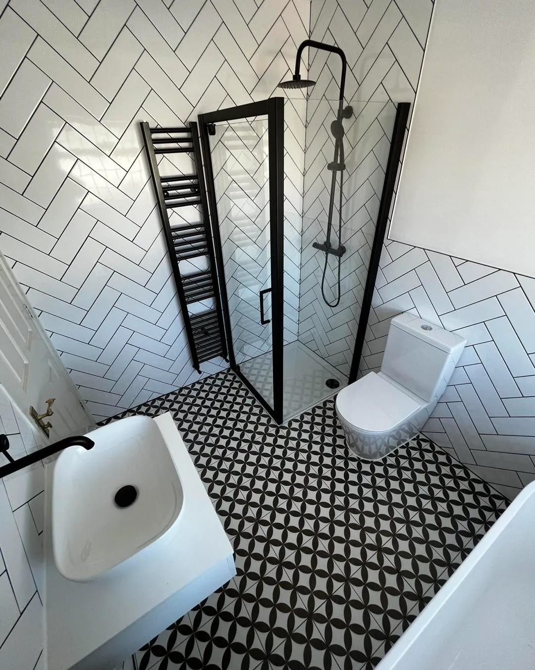 a bathroom with a toilet, sink, and shower